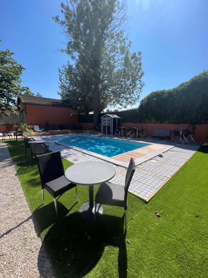 Logis Hotel-Restaurant Saint Romain Anse Bagian luar foto