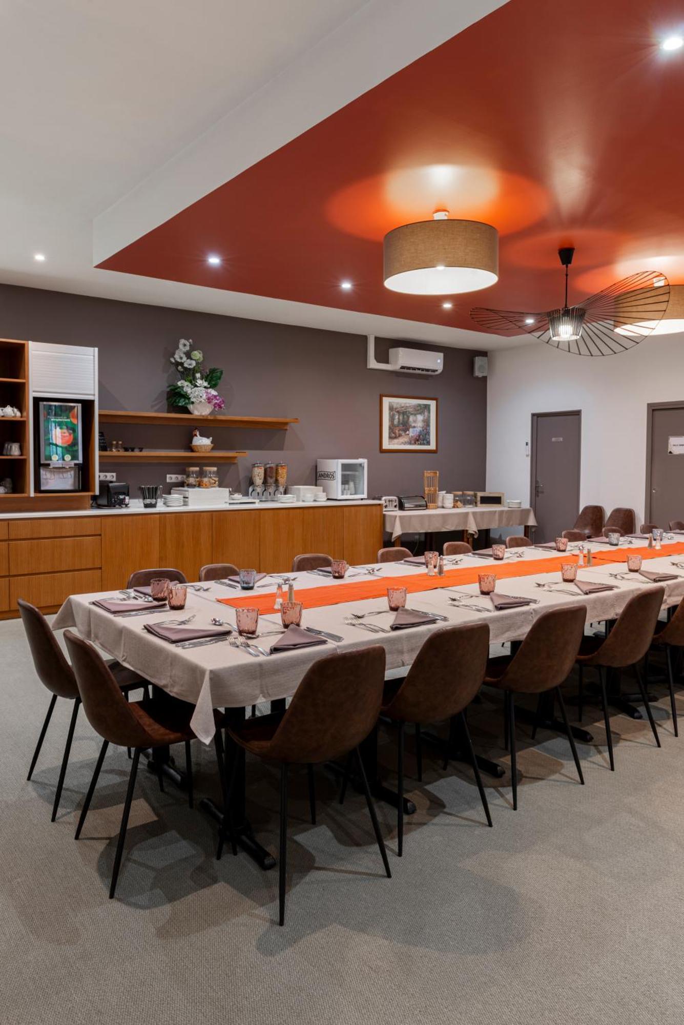 Logis Hotel-Restaurant Saint Romain Anse Bagian luar foto