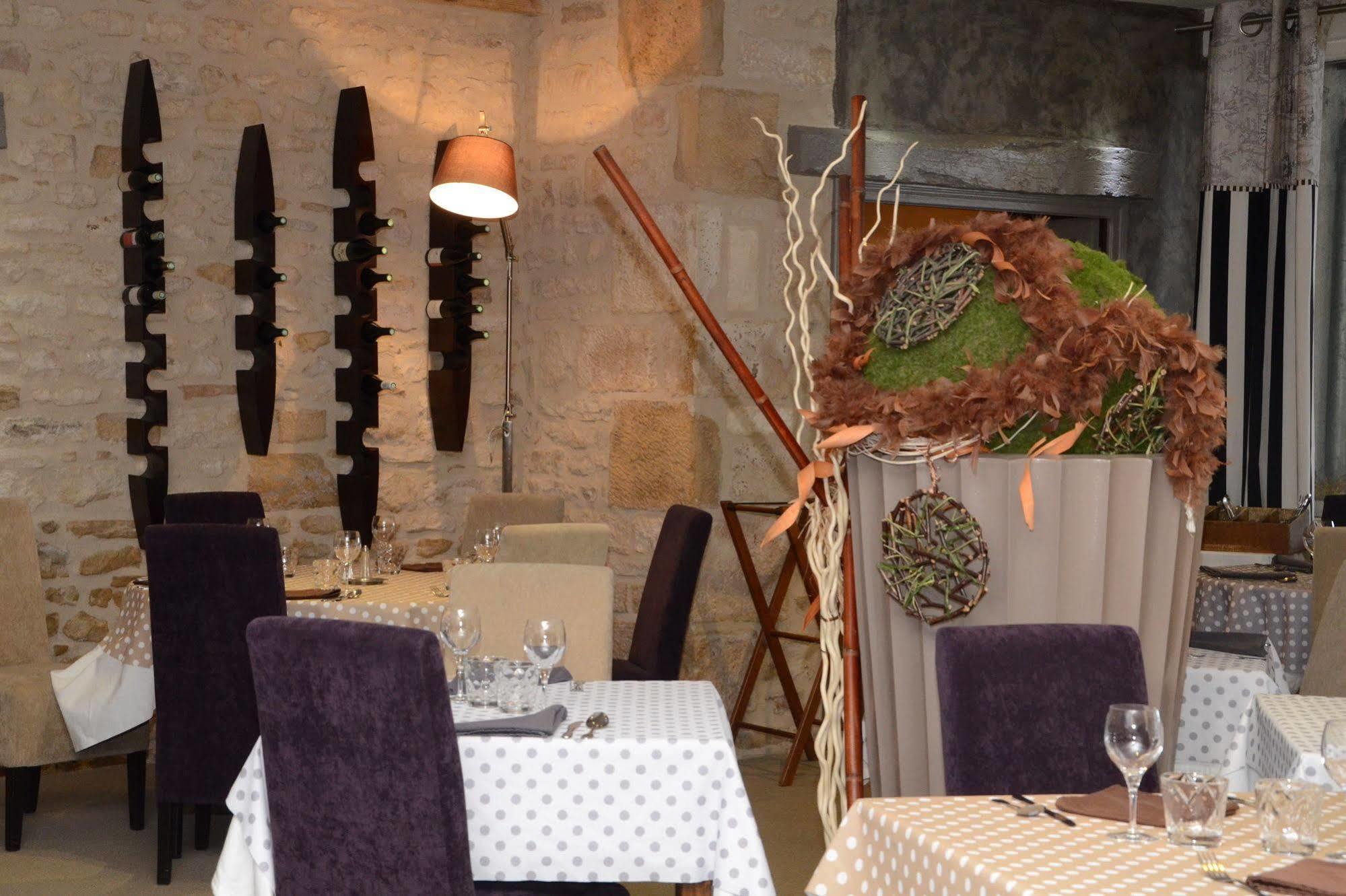 Logis Hotel-Restaurant Saint Romain Anse Bagian luar foto