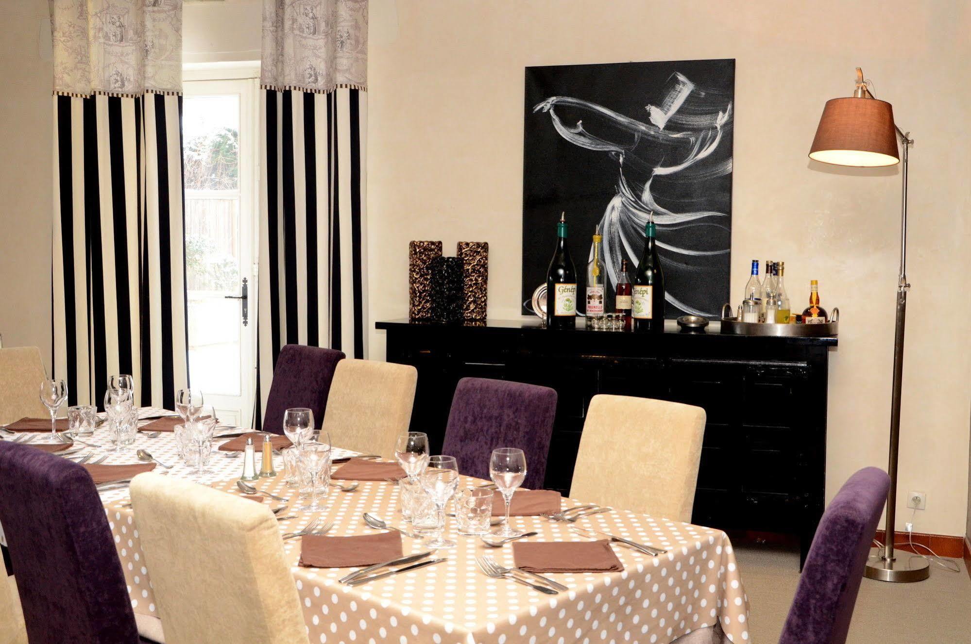 Logis Hotel-Restaurant Saint Romain Anse Bagian luar foto