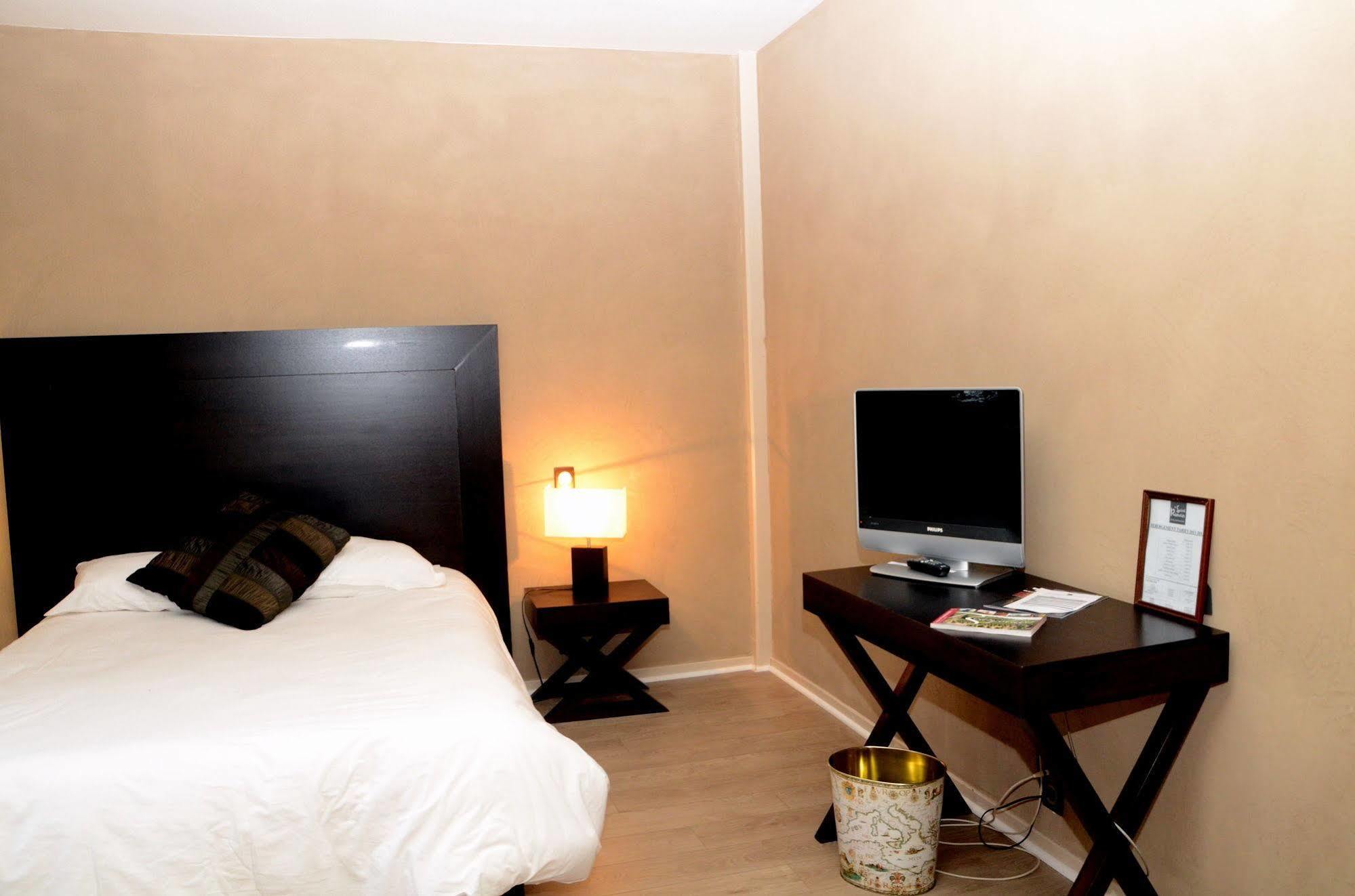 Logis Hotel-Restaurant Saint Romain Anse Bagian luar foto